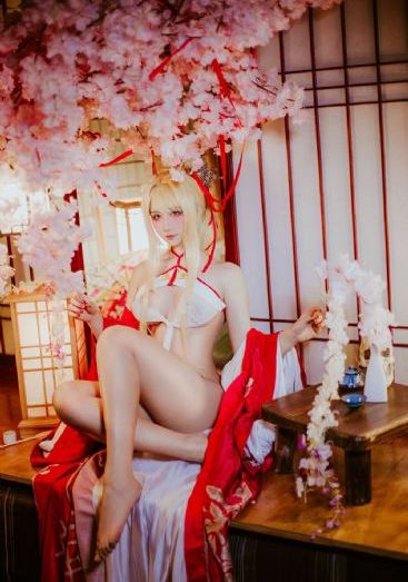 欧美中年时尚服饰男士_剧情片免费观看韩国