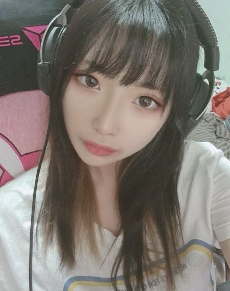 日韩美女恋夜秀场_4K神马影院在线